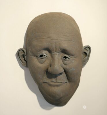 2.SKULPTUR I STENGODS 22 X 36 CM